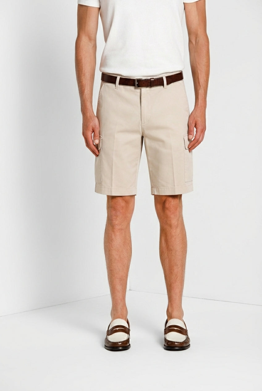 Bermuda cargo uomo Chile Mason's beige chiaro in raso stretch slim fit, vista frontale su modello SS26