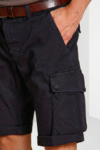 Dettaglio tasca cargo bermuda cargo uomo Chile Mason's blu notte in raso stretch SS26