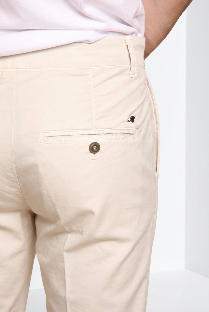 John Coolkhinos Herren Bermuda Chino aus Pima-Baumwolle logo edition Carrot Fit ①