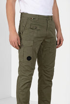 George Coolpocket Pantalone Cargo Mann aus leichtem Stretch-Twill Logo Edition carrot fit ①