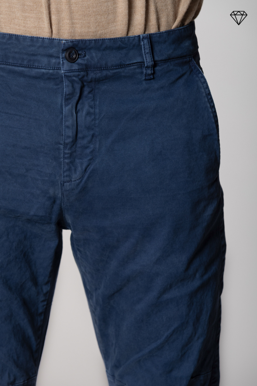 John Coolkhinos pantalone chino uomo in gabardina logo edition carrot fit ①