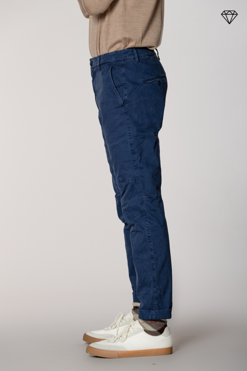John Coolkhinos pantalone chino uomo in gabardina logo edition carrot fit ①