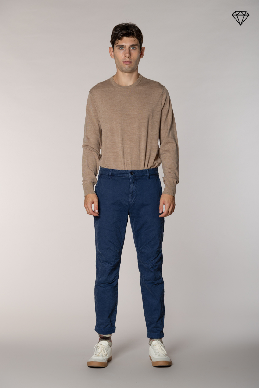 John Coolkhinos pantalone chino uomo in gabardina logo edition carrot fit ①