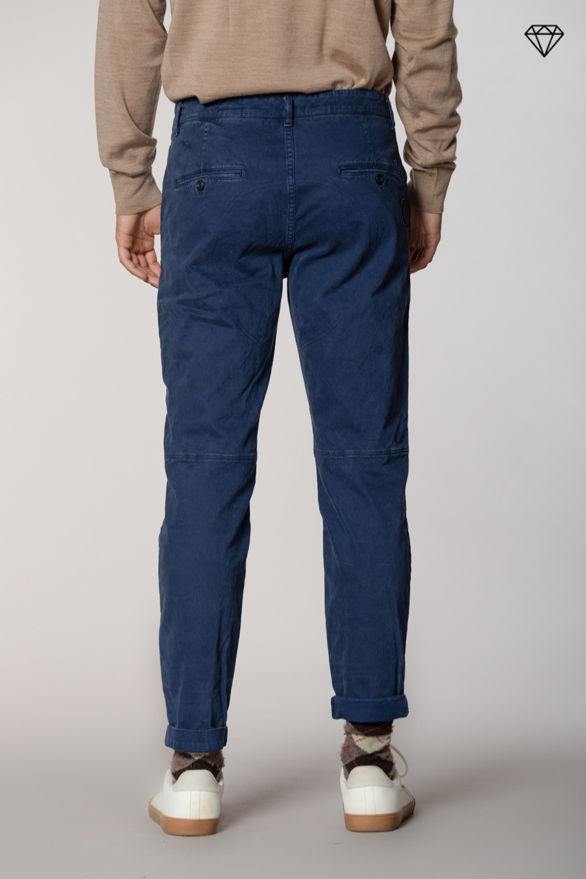 John Coolkhinos pantalone chino uomo in gabardina logo edition carrot fit ①