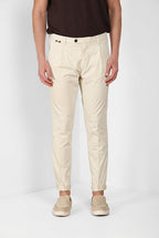 Osaka 1 Pince pantalone chino uomo in gabardina stretch carrot fit