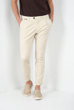 Osaka 1 Pince pantalone chino uomo in gabardina stretch carrot fit