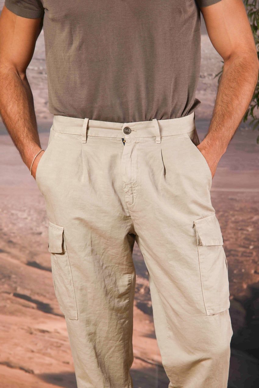 Immagine 5 di Cargo 22 pantalone cargo uomo brocken in cotone canapa relaxed fit colore beige scuro di Mason's