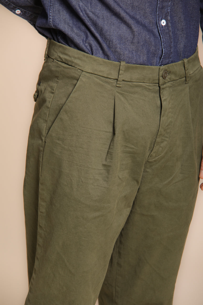 Pinces pantalone chino uomo in gabardina relaxed fit