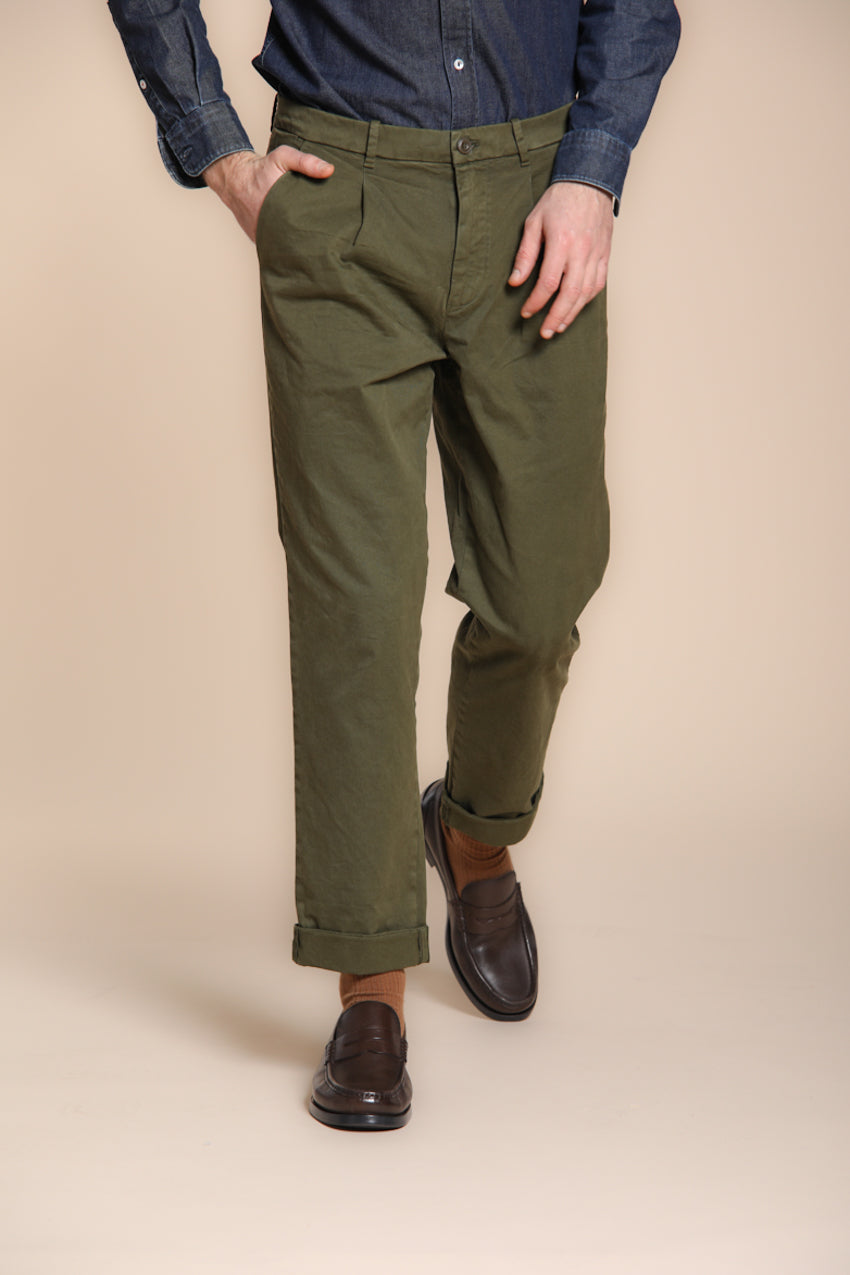 Pinces pantalone chino uomo in gabardina relaxed fit