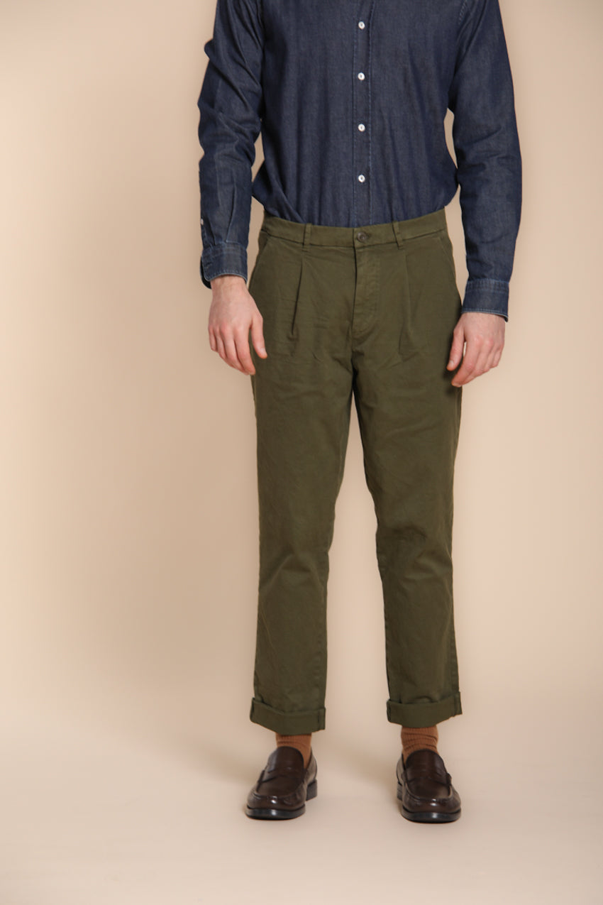 Pinces pantalone chino uomo in gabardina relaxed fit