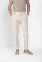Madison M74 pantalone chino uomo in twill leggero stretch carrot fit