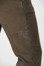 Madison M74 Hose Chino Herren aus leichtem Stretch-Twill carrot fit