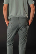 John Coolkhinos pantalone chino uomo in raso stretch logo edition carrot fit ①