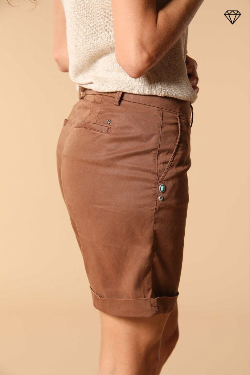 Immagine 2 di bermuda chino donna in gabardina modello Jaqueline Curvie  curvy fit