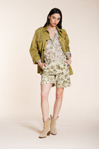 Jaqueline bermuda chino donna in gabardina stampa foglie slim fit