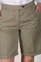 Dettaglio vita bermuda chino donna Brigitte Mason's salvia in cotone SS26