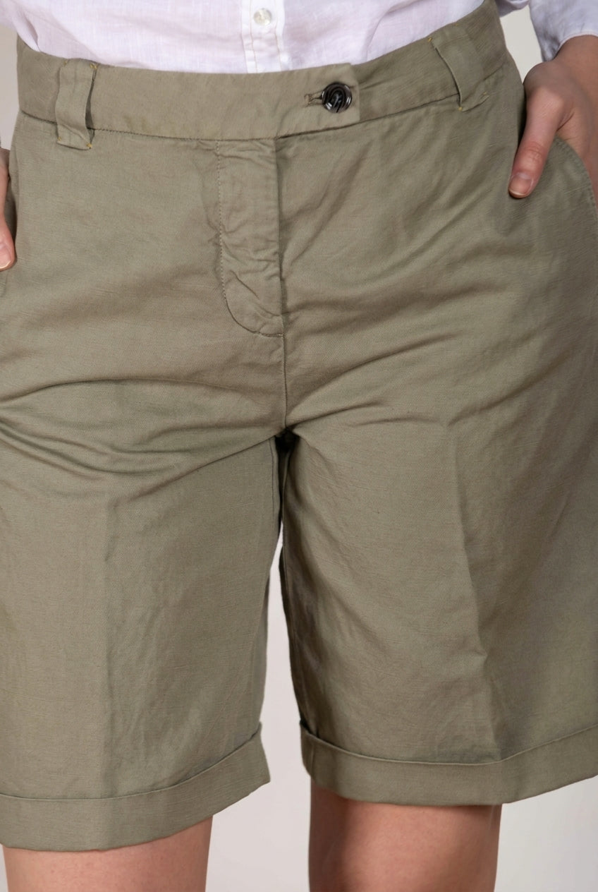Dettaglio vita bermuda chino donna Brigitte Mason's salvia in cotone SS26