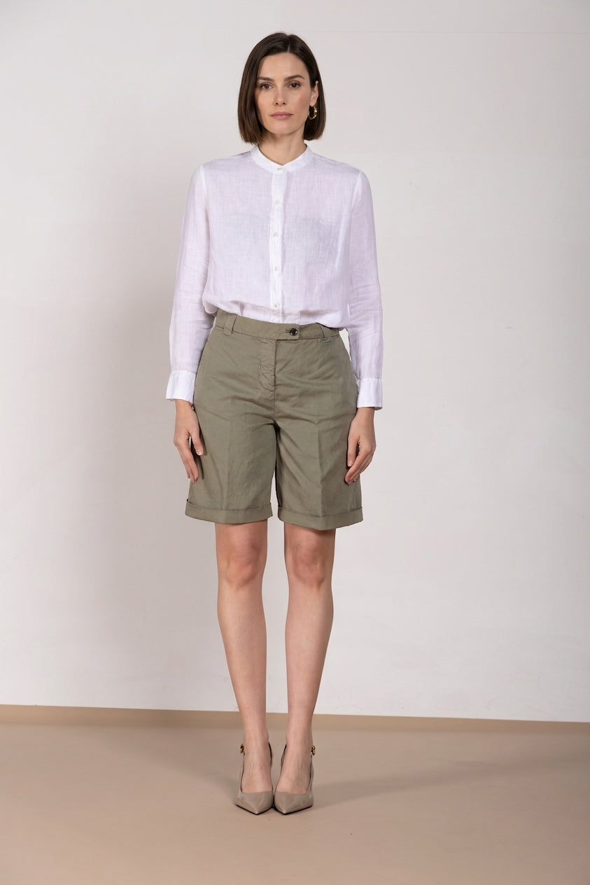 Dettaglio gamba bermuda chino donna Brigitte Mason's salvia in cotone SS26