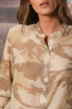 Delhi camicia donna a manica lunga in mussola con stampa camouflage