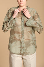 Delhi camicia donna a manica lunga in mussola con stampa camouflage