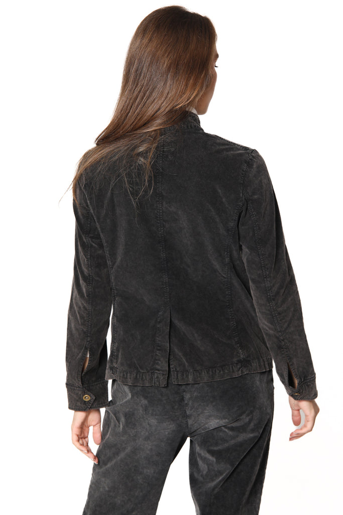 Bild 4 einer Damenjacke aus schwarzem Samt mit 1000 Streifen Modell Karen von Mason's