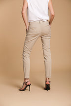 Jaqueline Archivio pantalone chino donna in gabardina slim fit