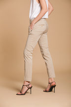 Jaqueline Archivio pantalone chino donna in gabardina slim fit