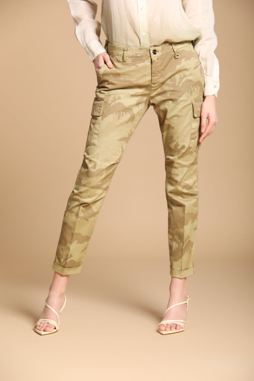 Chile City Damen Cargo-Hose aus Satin mit Camouflage-Druck Slim Fit