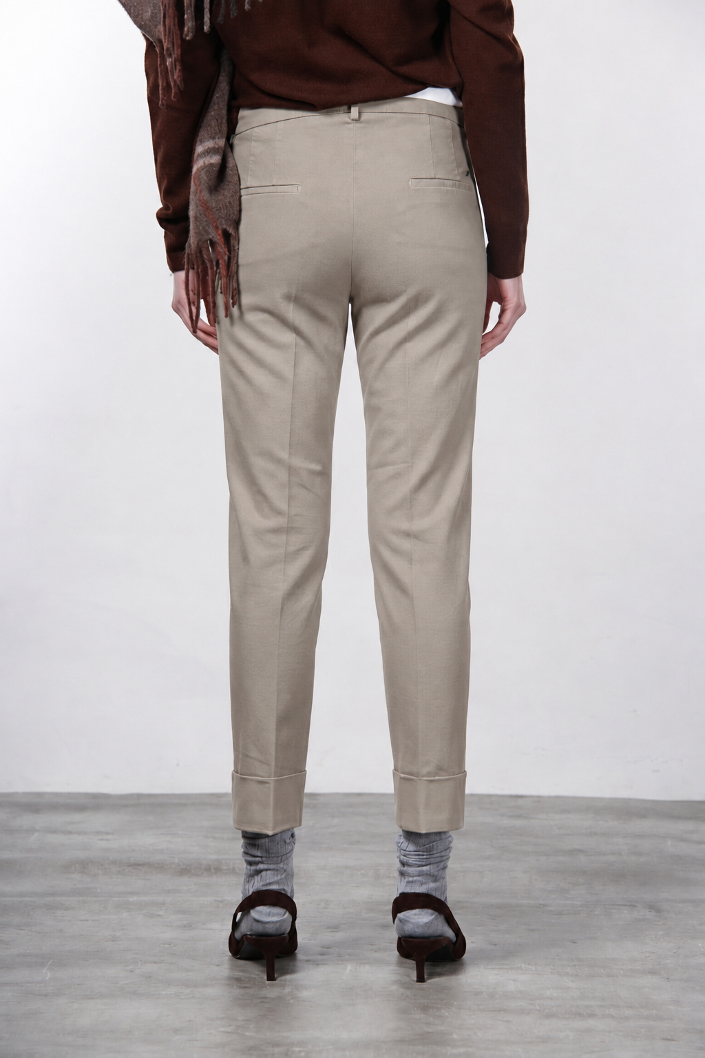 New York Carrot Chinohose für Damen aus Baumwoll- und Wollgabardine mit carrot fit ①
