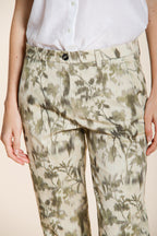 Marlene Hose Chino Damen aus Gabardine Blattdruck carrot fit