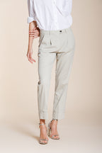 New York Carrot Sartoriale 1 Pince pantalone chino donna in raso di cotone e seta carrot fit ①