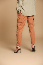 Judy Archivio pantalone cargo donna in twill di cotone stretch con ricamo relaxed fit