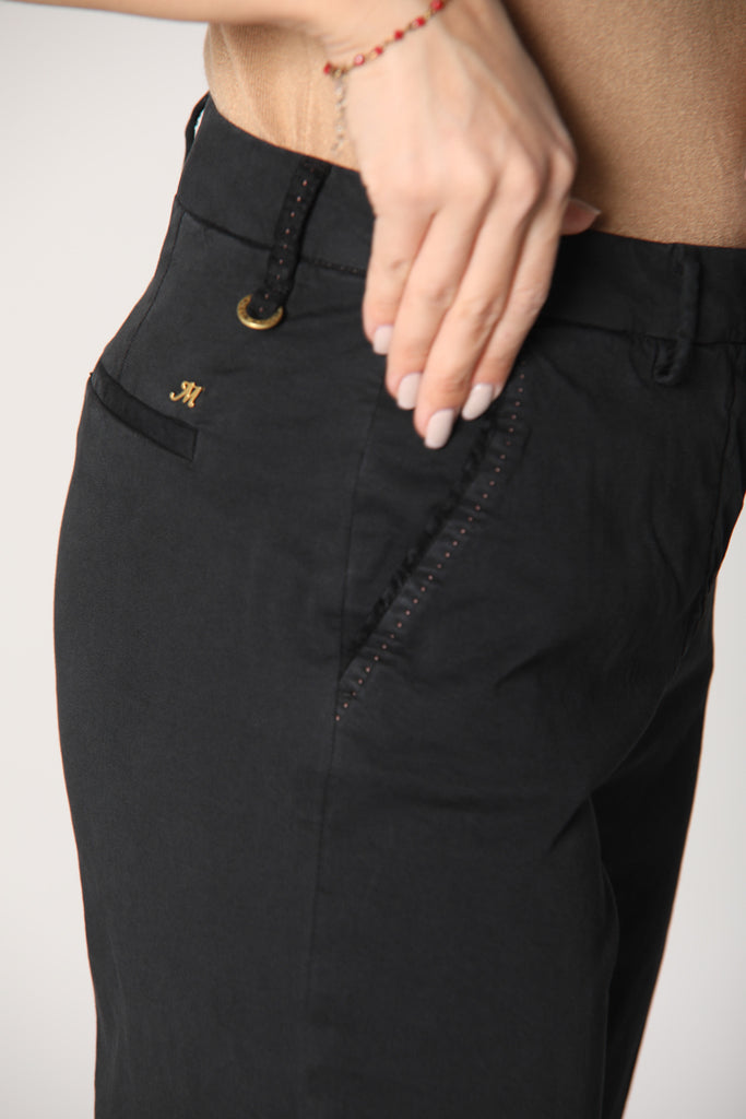Bild 2 einer Damen-Chinohose aus schwarzem Gabardine  Modell New York von Mason's
