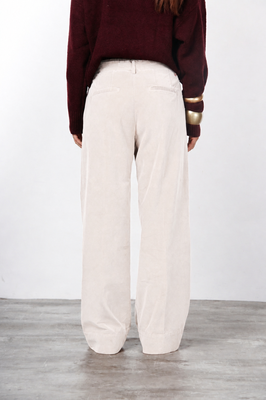 New York Studio Chinohose für Damen aus glattem Samt mit straight fit