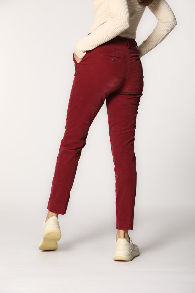 Bild 6 einer Damen-Chinohose aus Samt rubinrot Modell New York Slim von Mason's