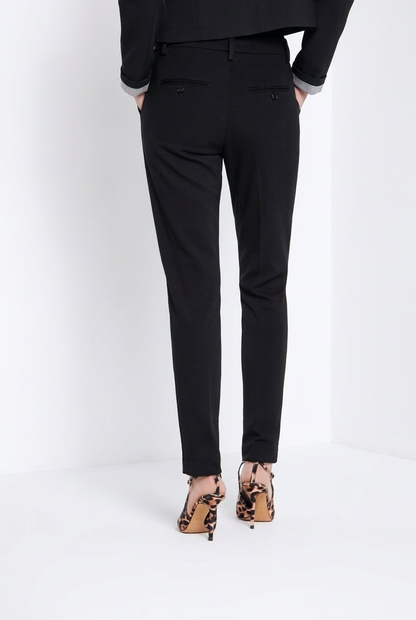 New York Slim Chinohose für Damen aus technischem Jersey mit slim fit ①
