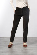 New York Slim Damen-Chinohose aus Breitcord, Slim Fit ①