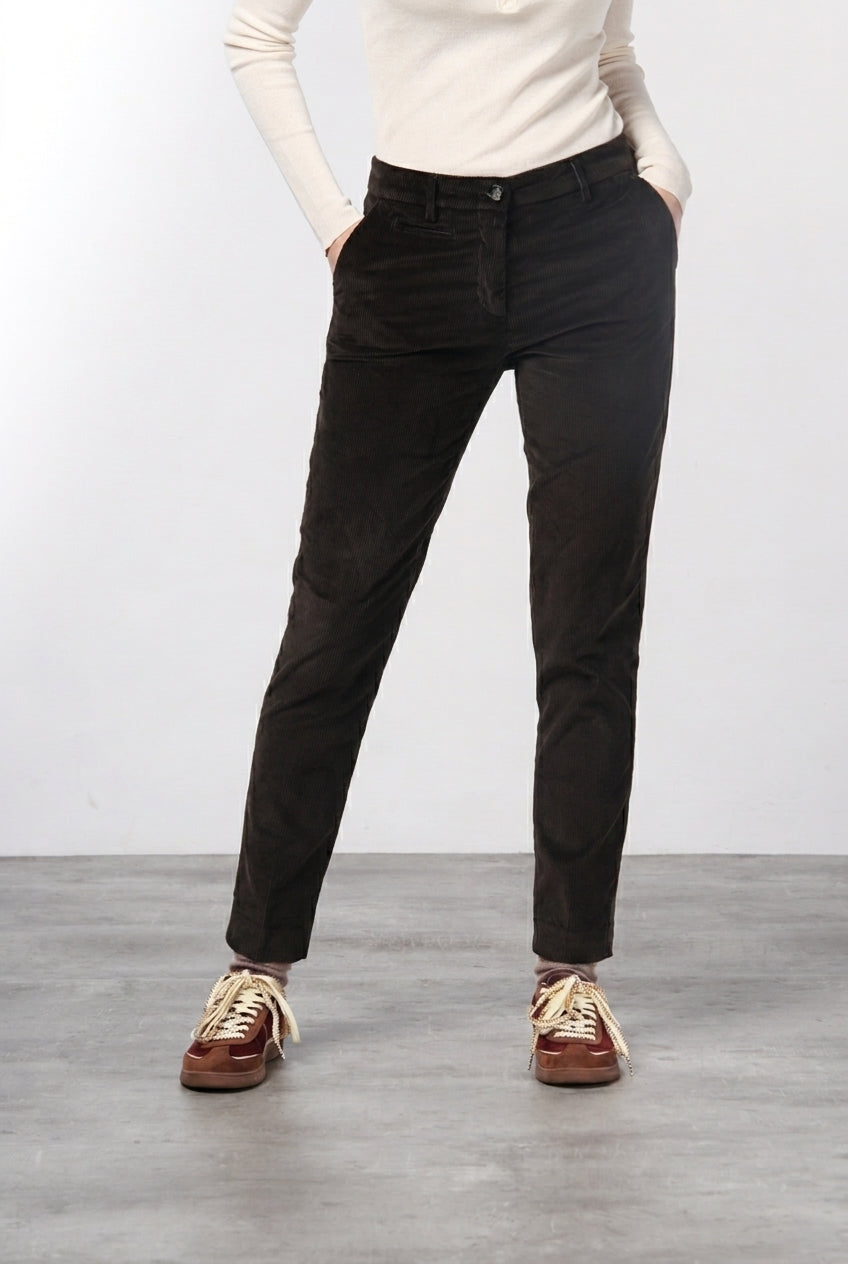 New York Slim Damen-Chinohose aus Breitcord, Slim Fit ①