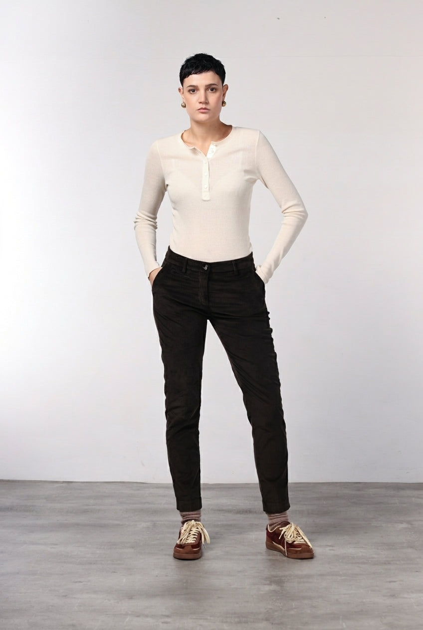 New York Slim Damen-Chinohose aus Breitcord, Slim Fit ①