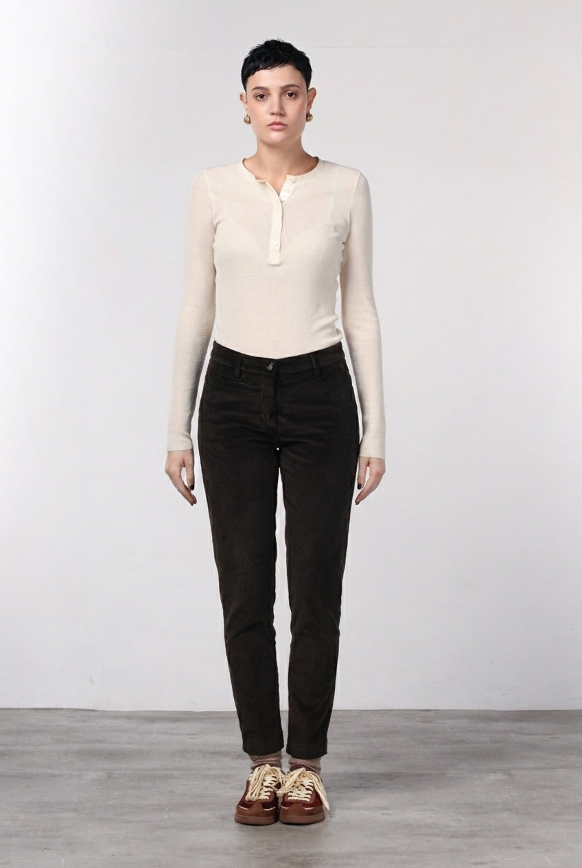 New York Slim Damen-Chinohose aus Breitcord, Slim Fit ①