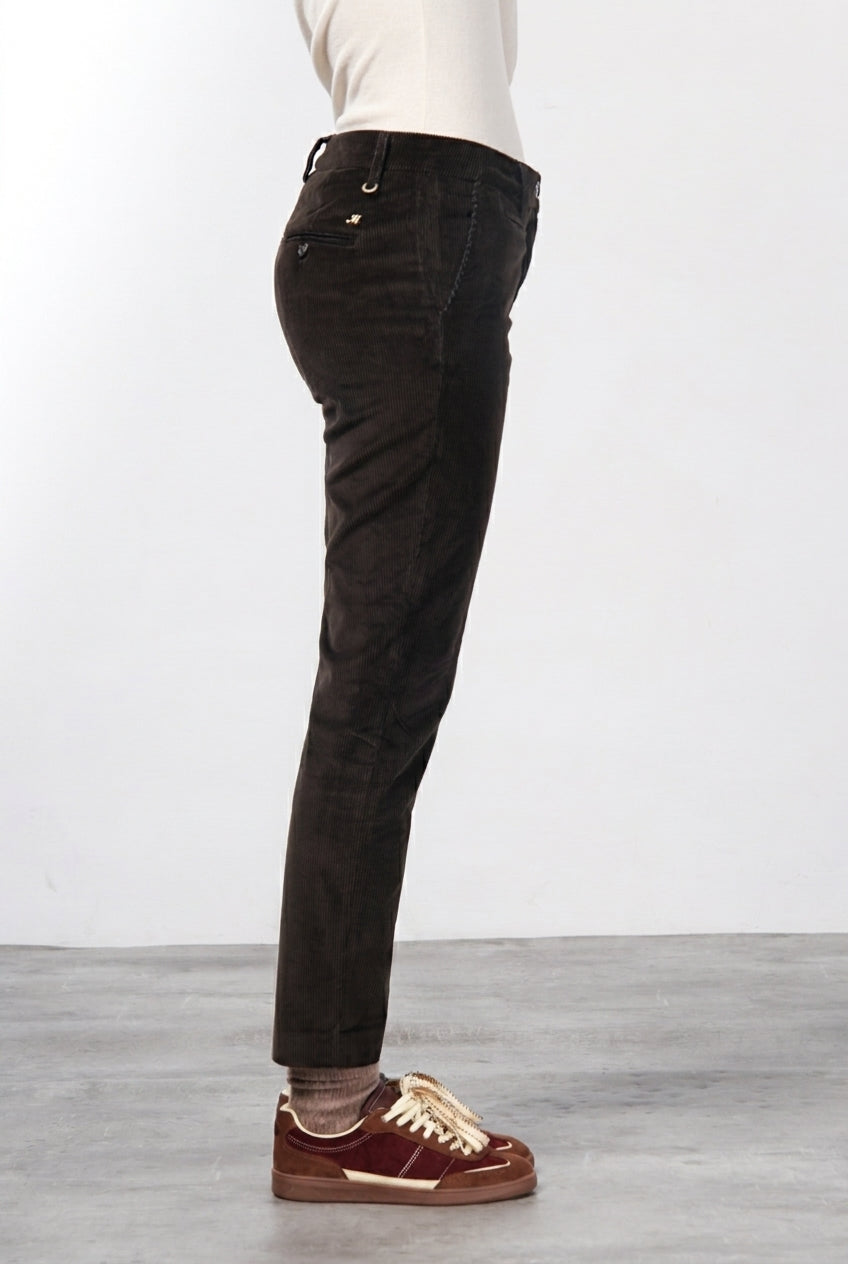 New York Slim Damen-Chinohose aus Breitcord, Slim Fit ①