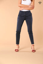 Immagine 1 di pantalone chino donna in raso stretch modello New York Slim slim fit 