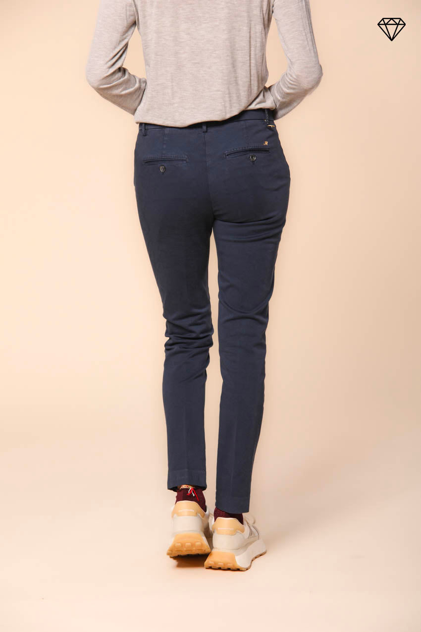 Immagine 5 di pantalone chino donna in raso Modello New York Slim slim fit