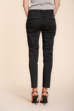 New York Slim Hose Chino Damen aus Stretch-Satin slim fit ①