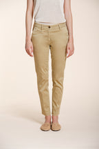New York Slim pantalone chino donna in raso stretch slim fit ①