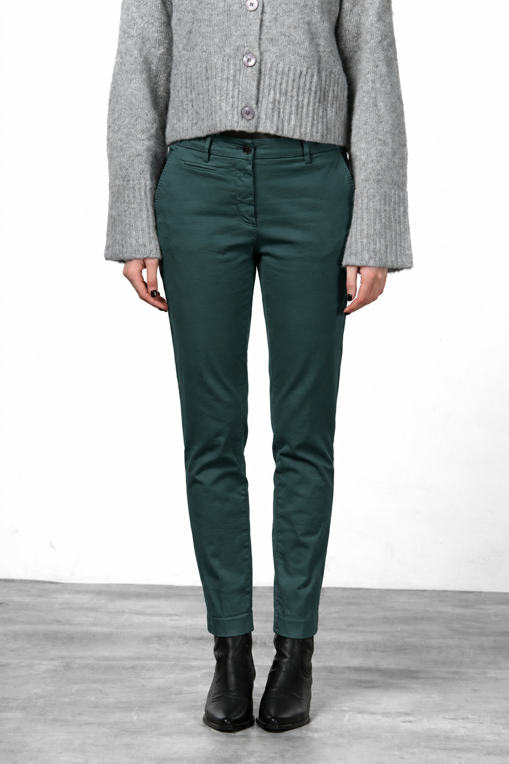 New York Slim Chinohose für Damen aus Satin mit slim fit ①
