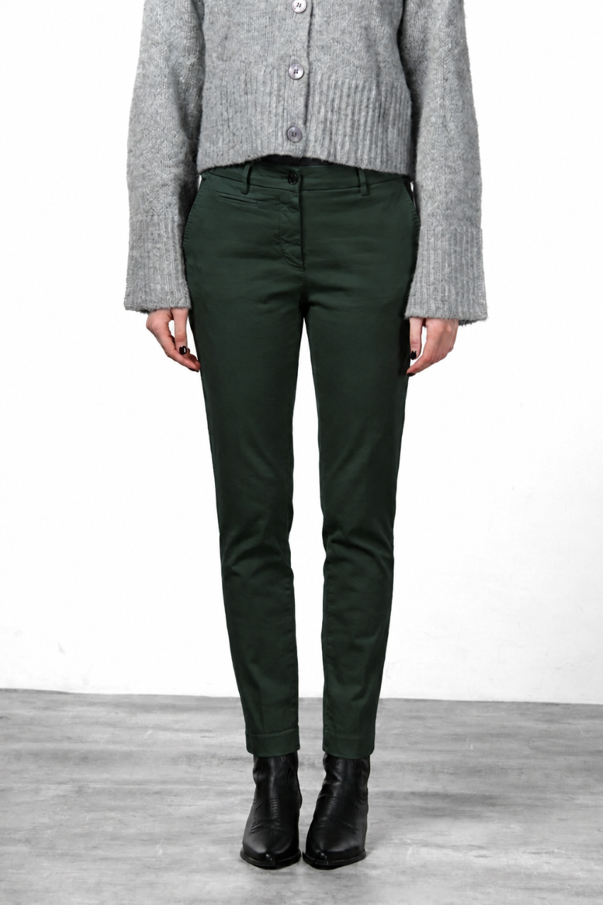 New York Slim Chinohose für Damen aus Satin mit slim fit ①
