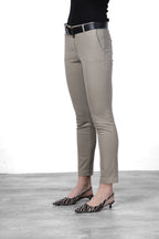 New York Slim Chinohose für Damen aus Satin mit slim fit ①
