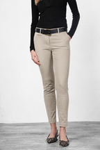 New York Slim Chinohose für Damen aus Satin mit slim fit ①
