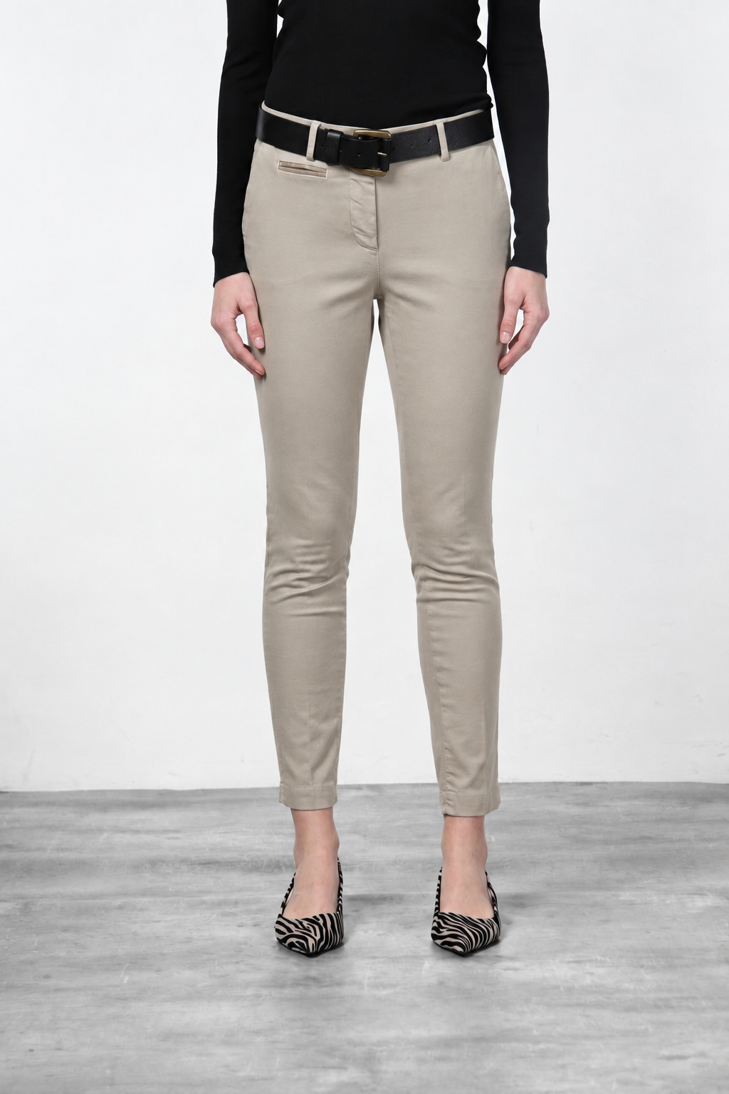 New York Slim Chinohose für Damen aus Satin mit slim fit ①
